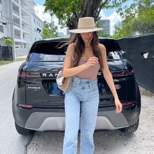 Hi everyone 👋🏼 MOVING SOON ....make me an offer!